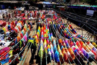 Private Half-Day Mumbai Local Train Ride and Dhobhi Ghat Tour Private Half-Day Mumbai Local Train Ride and Dhobhi Ghat Tour