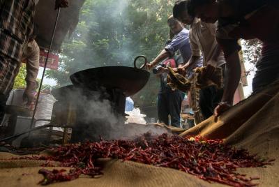 Explore the Morning Markets, Dharavi and Five Senses Tour of Mumbai in 2 Days! Explore the Morning Markets, Dharavi and Five Senses Tour of Mumbai in 2 Days!