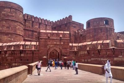 2 day trip to Agra from Mumbai without air tickets 2 day trip to Agra from Mumbai without air tickets