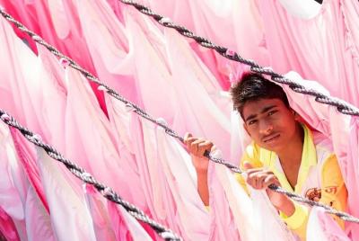 Dabbawala, Dhobi Ghat & Dharavi slum Tour with Local Train Ride Dabbawala, Dhobi Ghat & Dharavi slum Tour with Local Train Ride