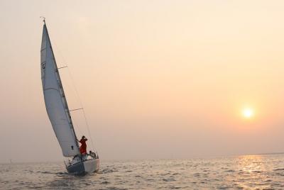 Sailing On a Yacht in Mumbai Sailing On a Yacht in Mumbai