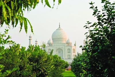 Visit Mehtab Bagh and Avoid Hefty entry fee for Taj Mahal Visit Mehtab Bagh and Avoid Hefty entry fee for Taj Mahal