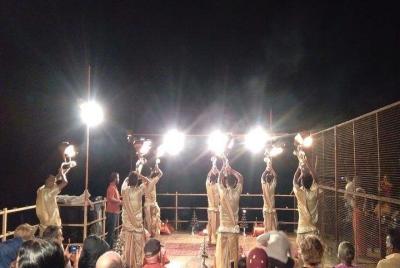 Delhi to Varanasi Tour by Vande Bharat Express Train Delhi to Varanasi Tour by Vande Bharat Express Train