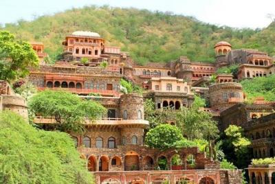 Day Excursion to Neemrana Fort from Delhi Day Excursion to Neemrana Fort from Delhi