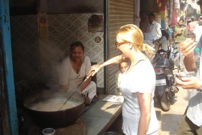 Half Day Old Delhi Bazaar Walk & Masterji Kee Haveli Visiting Tour Half Day Old Delhi Bazaar Walk & Masterji Kee Haveli Visiting Tour