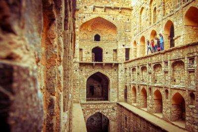 Half Day Delhi Walk Tour Includes Jantar Mantar, Agrasen Ki Baoli