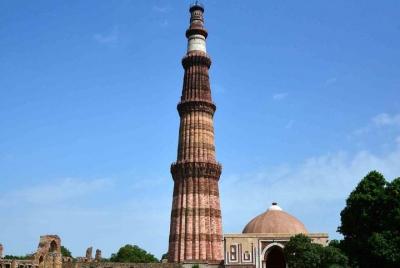 Guided Walking Tour of Qutub Minar and Mehrauli Archaeological Park 