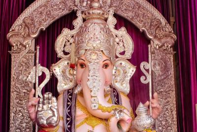 Guided Pune Temple Tour with Private Transfers Guided Pune Temple Tour with Private Transfers