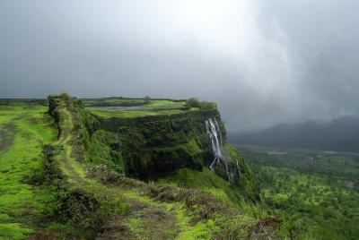 Pune to Lonavala Monsoon Drive in Private Vehicle Pune to Lonavala Monsoon Drive in Private Vehicle