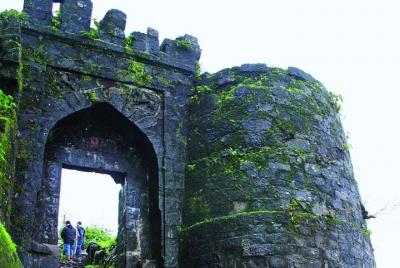 Singhagad-Panshet-Lavasa Trip (Guided Full Day Sightseeing Tour) Singhagad-Panshet-Lavasa Trip (Guided Full Day Sightseeing Tour)