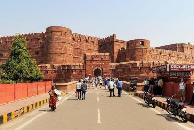 2 day trip to Agra from Pune without air tickets 2 day trip to Agra from Pune without air tickets