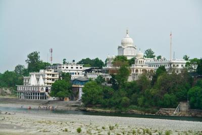 Dehradun to Gurudwara Paonta Sahib Dehradun to Gurudwara Paonta Sahib