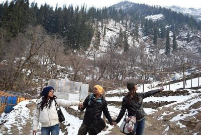 5-Day Kashmir Tour from Srinagar with Accommodation 5-Day Kashmir Tour from Srinagar with Accommodation