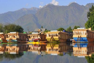 Kashmir Tour Package 02 Nights and 03 Days  Kashmir Tour Package 02 Nights and 03 Days