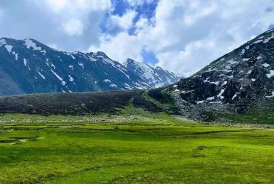 Kashmir Private Tour 04 Nights and 05 Days Kashmir Private Tour 04 Nights and 05 Days