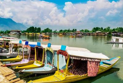 Full day tour of Srinagar with Entrance Fee, Guide & Shikara ride Full day tour of Srinagar with Entrance Fee, Guide & Shikara ride