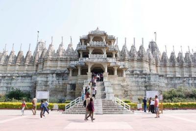 Private Full-Day Tour to Ranakpur and Kumbalgarh from Udaipur