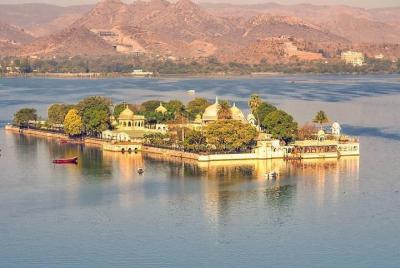 Dinner at Jagmandir Island Udaipur with private transfers