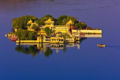 Dinner at Jag Mandir Island with Boat Ride at Lake Pichola in Udaipur