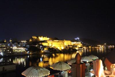 Lake Pichola Boat cruise & lake side Dinner 