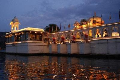 Jagmandir Island And Sunset Boat Ride On Lake Pichola, Udaipur Without Transfers