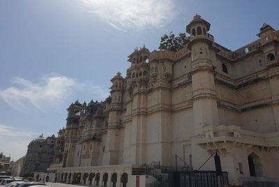 From Udaipur: Half Day tour of Udaipur with Transfers