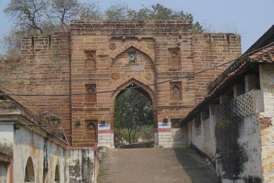 From Varanasi: Day tour to Chunar fort and Siddhnath Falls From Varanasi: Day tour to Chunar fort and Siddhnath Falls