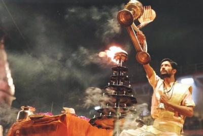 Spiritual tour in Varanasi- aarti, markets and ghats Spiritual tour in Varanasi- aarti, markets and ghats