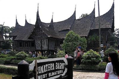 Private Tour: Taman Mini Indonesia Indah and Bird Park from Jakar Private Tour: Taman Mini Indonesia Indah and Bird Park from Jakar