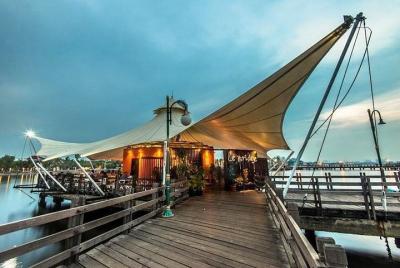 Tour Ancol Beach 4 Hours