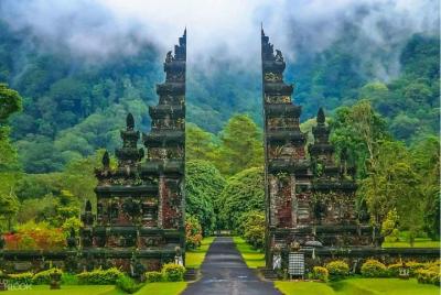 BALI INSTAGRAM TOURS; Handara Gate, Taman Ayun, & Ulundanu Temple BALI INSTAGRAM TOURS; Handara Gate, Taman Ayun, & Ulundanu Temple