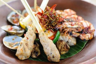 Bali Night Street Foodie Tour Like a Local (Meals Included)