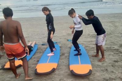 Fun Surf With Experienced Coaches On Kuta Beach with Us !