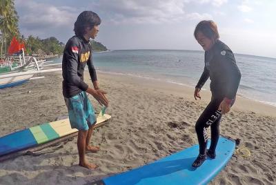 Beginner surf lesson private class - Adult Beginner surf lesson private class - Adult