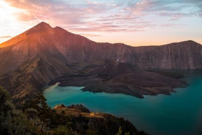 Mount Rinjani Sunrise Trekking (one day) Mount Rinjani Sunrise Trekking (one day)