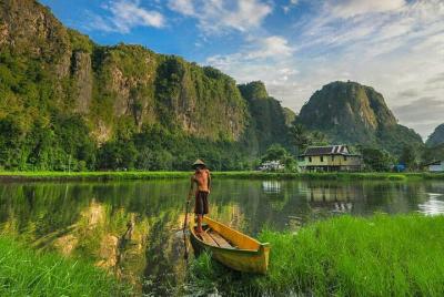 Makassar’s Karsts Mountains and Village Life Makassar’s Karsts Mountains and Village Life