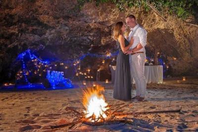 Bali Romantic Beach Cave Dinner at Samabe Restaurant