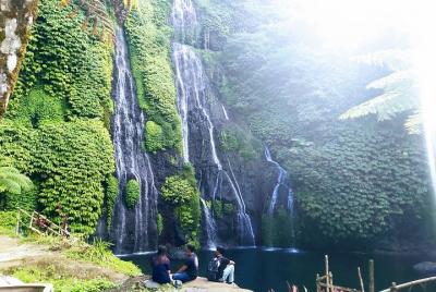 Amazing Private Tours-Lovina See Dolphin-Bayumala Waterfall-Twin Lake-Ulundanu Amazing Private Tours-Lovina See Dolphin-Bayumala Waterfall-Twin Lake-Ulundanu