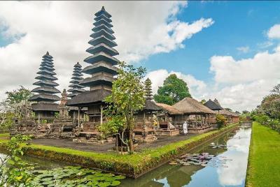 Half-Day Private Car Charter to Bali Tanah Lot Temple Half-Day Private Car Charter to Bali Tanah Lot Temple