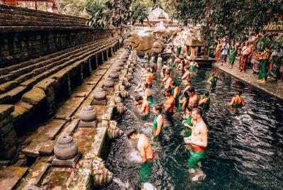 HOLY TOUR - Gunung Kawi & Tirtha Empul Tour