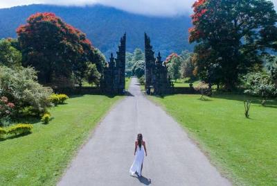 Bali Instagramable Tour : Handara Gate-Wanagiri Hidden Hills-Banyumala Waterfall Bali Instagramable Tour : Handara Gate-Wanagiri Hidden Hills-Banyumala Waterfall