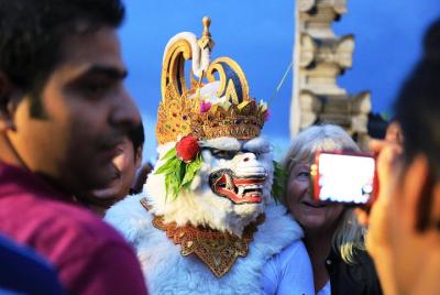 Shore Excursion Uluwatu Cliff Temple 6 hour (Include Kecak Dance & BBQ Seafood)