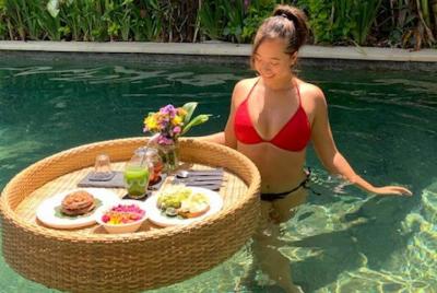 Floating Vegan Breakfast Floating Vegan Breakfast