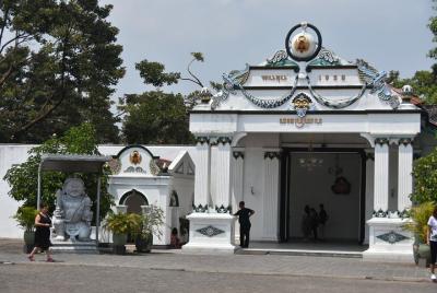Private Royal Heritage Tour: Yogyakarta Palace, Watercastle, Sono