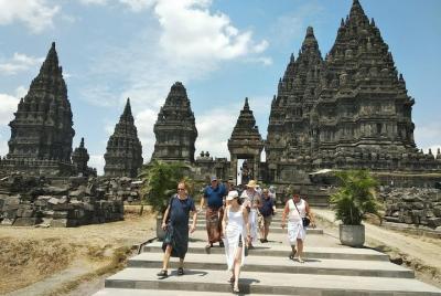 Cheaper Car Hire For One Day Trip ( Borobudur,prambanan & Sightse Cheaper Car Hire For One Day Trip ( Borobudur,prambanan & Sightse