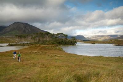 Electric biking on scenic Wild Atlantic Way from Clifden. Self-gu Electric biking on scenic Wild Atlantic Way from Clifden. Self-gu