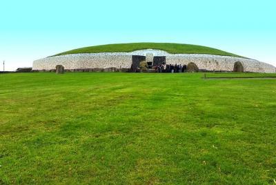 Day Trip from Dublin : New Grange , Knowth, Trim Castle and the   Day Trip from Dublin : New Grange , Knowth, Trim Castle and the