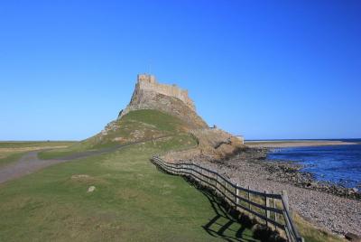 Alnwick Castle and the Viking Coast Full-Day Private Tour in a Premium Minivan Alnwick Castle and the Viking Coast Full-Day Private Tour in a Premium Minivan