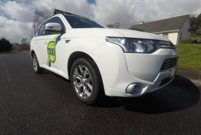 Private transfer from Kenmare to Shannon Airport with wifi on boa