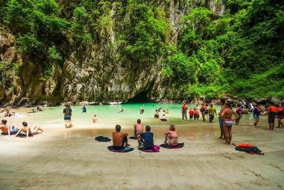 Full-Day Tour to Morakot Cave from Krabi with Lunch